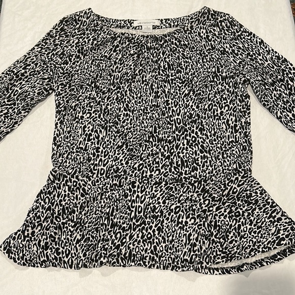 Liz Claiborne Size Small Animal Print Top 1/2 Sleeve Worn Once Black and White - Picture 4 of 6